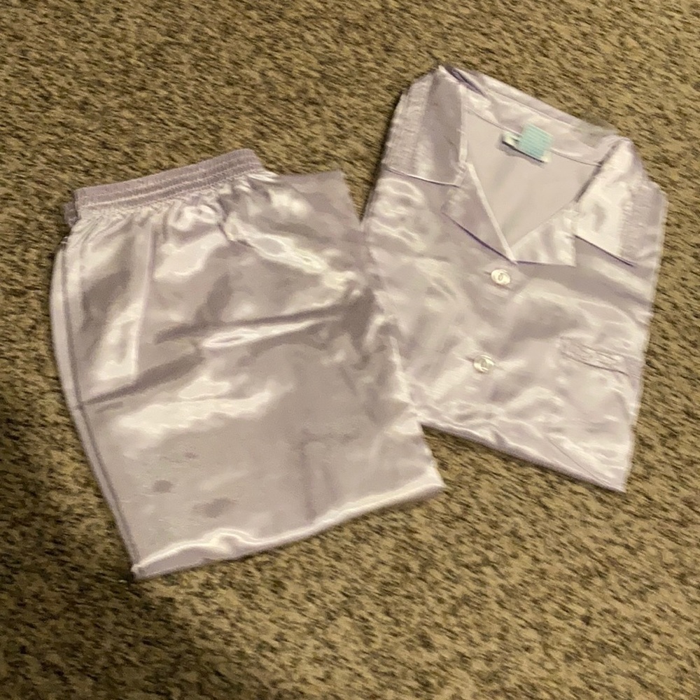 Beautiful silky pajama set!